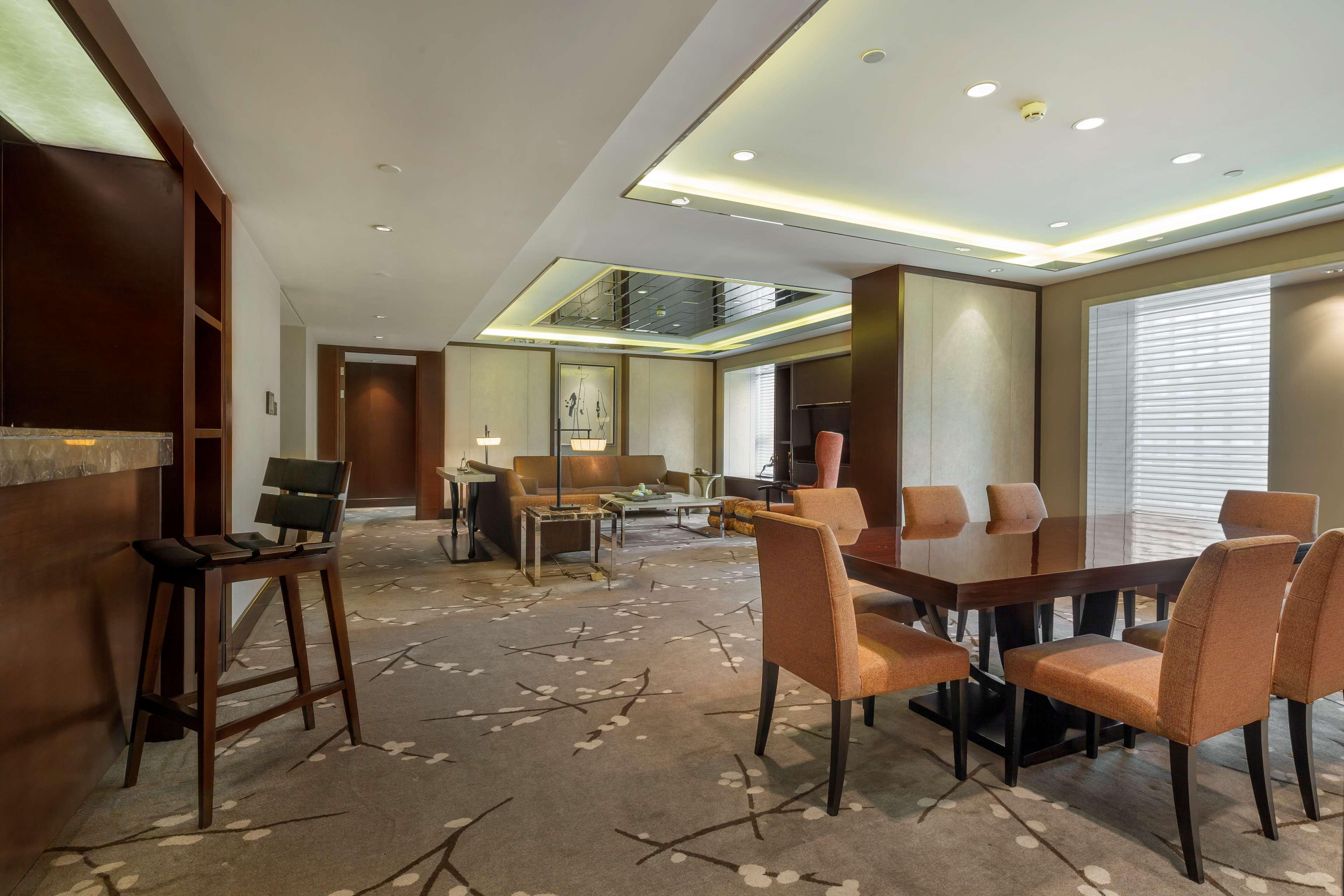 Doubletree By Hilton Chongqing - Guanyinqiao Railway Station Hotel Luaran gambar