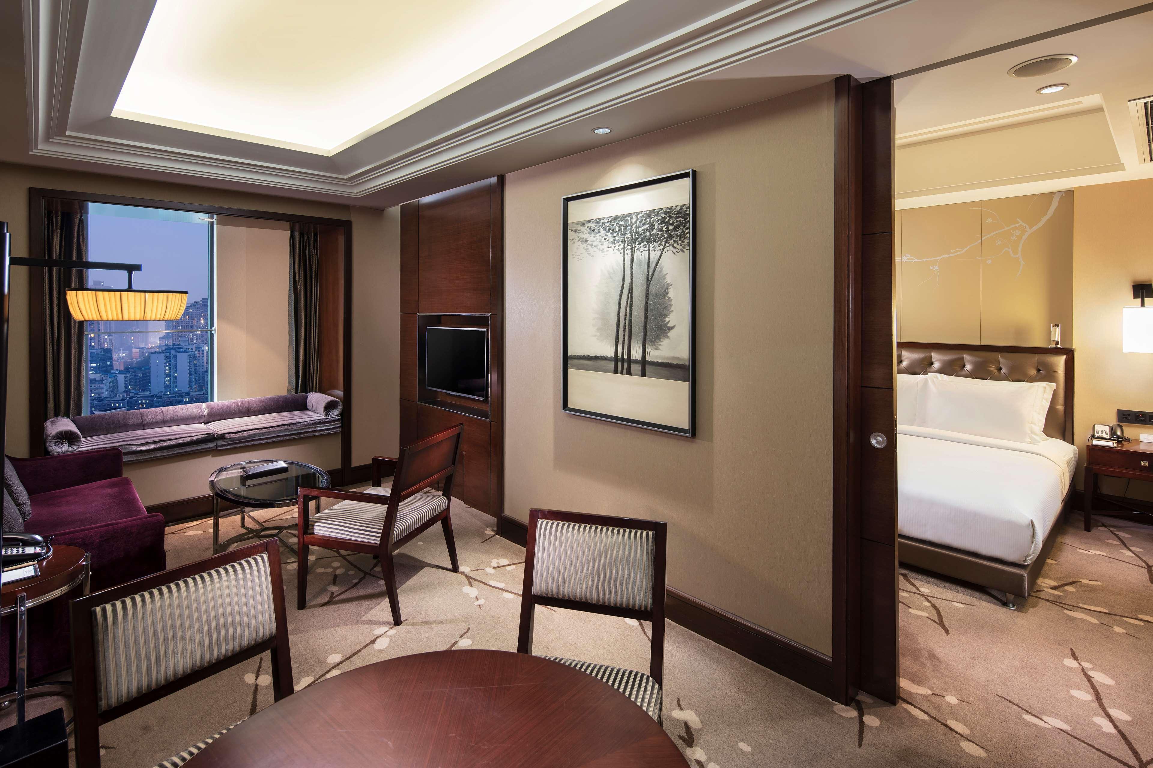 Doubletree By Hilton Chongqing - Guanyinqiao Railway Station Hotel Luaran gambar